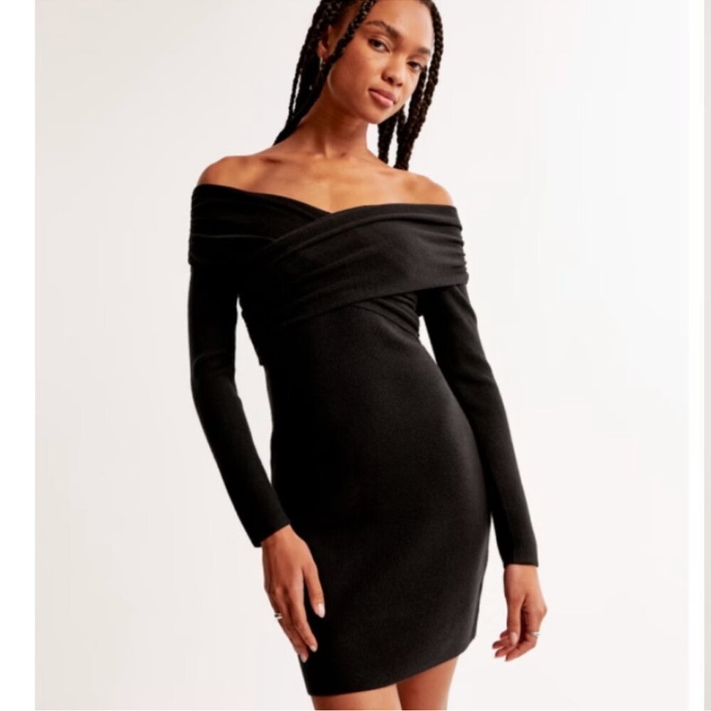 Ambercrombie and Fitch Off-The-Shoulder Mini Dress